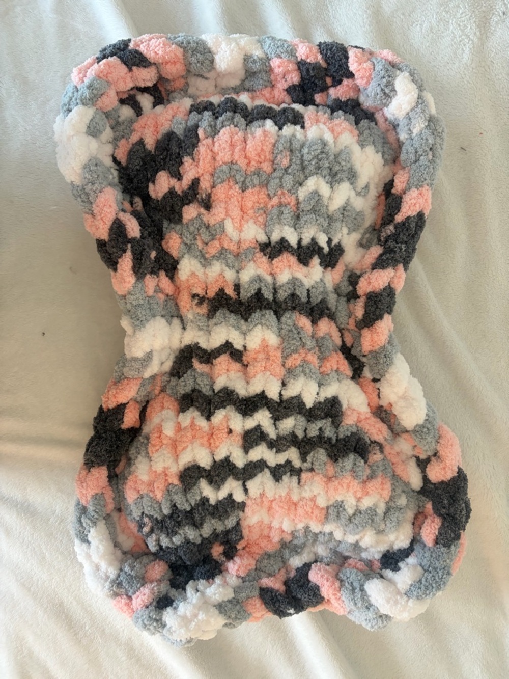 Plush Chunky Knit Small Dog Bed- Pink, Gray & White